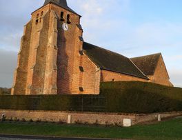 Eglise fortifiée < Saint-Pierre-les-Franqueville < Thiérache < Aisne < Hauts de  - 