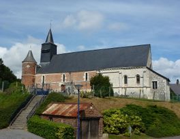 Église fortifiée < Logny les Aubenton < Aisne < Picardie  - 