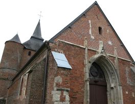 Porche de l'église fortifiée de Rogny < Thiérache < Aisne < Picardie - 