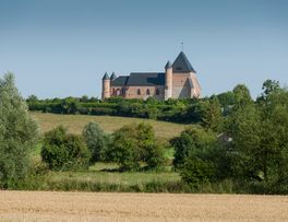 Eglise Fortifiée de Beaurain < Vue de loin < Flavigny le Grand et BEaurain < Aisne < Picardie  - 