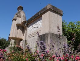 Monument aux morts < Secret < Guise < Thiérache - Photo