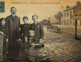 Carte postale en gare < Aubenton < Aisne < HDF - 