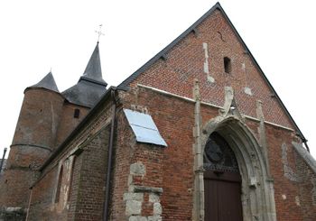 Porche de l'église fortifiée de Rogny < Thiérache < Aisne < Picardie - 