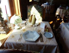 Table dressée de La Tour du Roy < Vervins < Thiérache < Aisne < Picardie - 